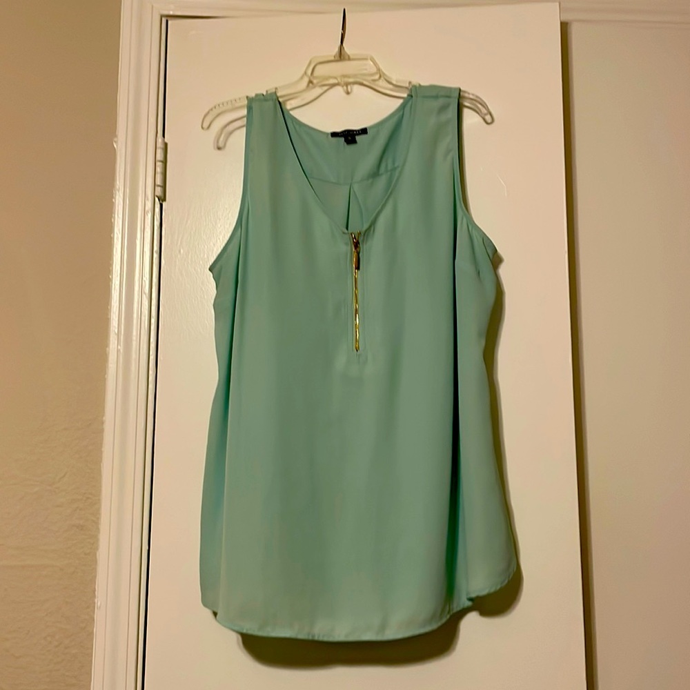 Dress barn, Mint green with zipper shell/ sleeveless blouse, 1x